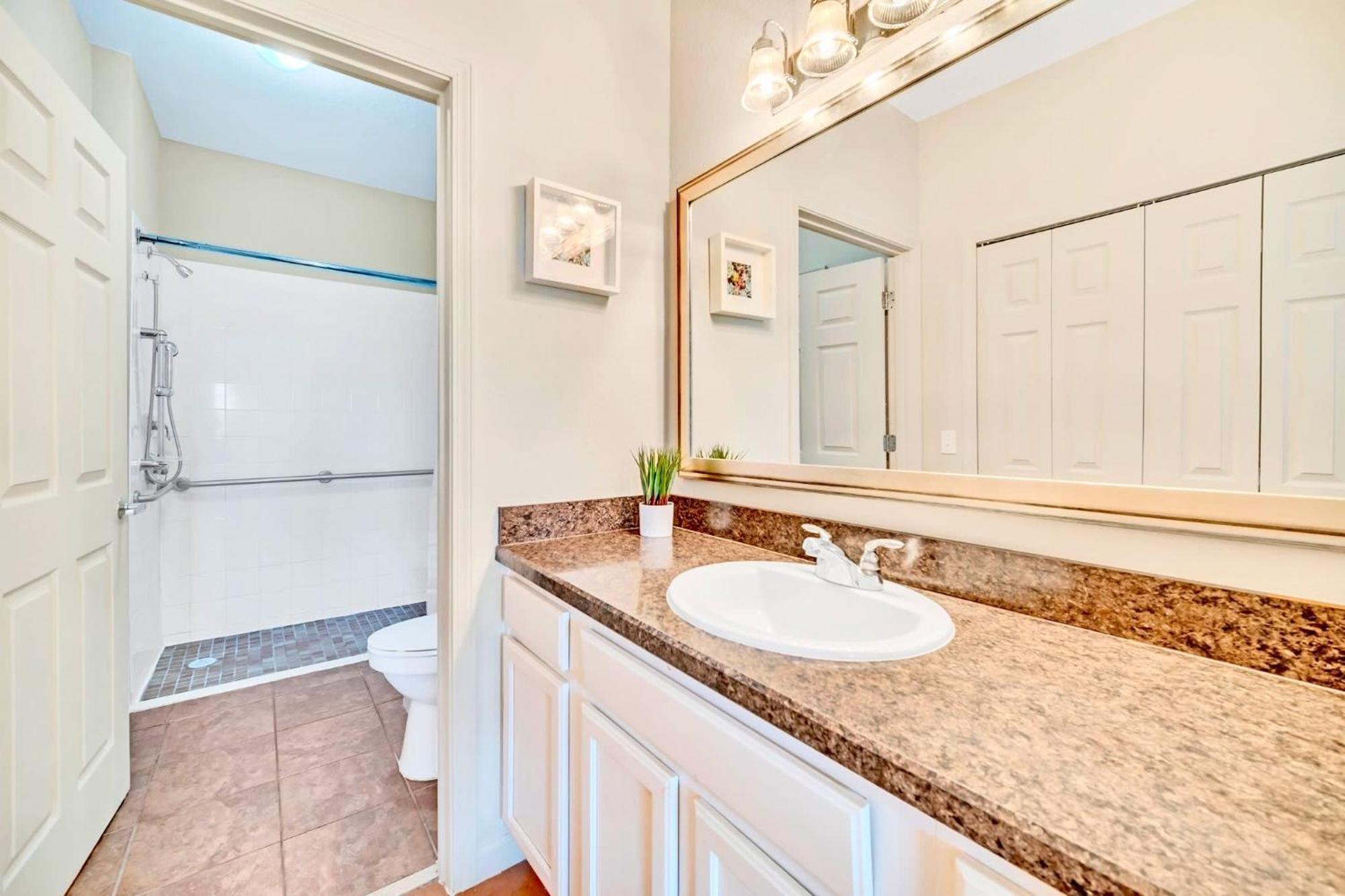 Stunning 2Br Condo With Hot Tub And Pool, Near Disney! Orlando Exterior foto
